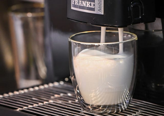 Beverage dispensing with syrup